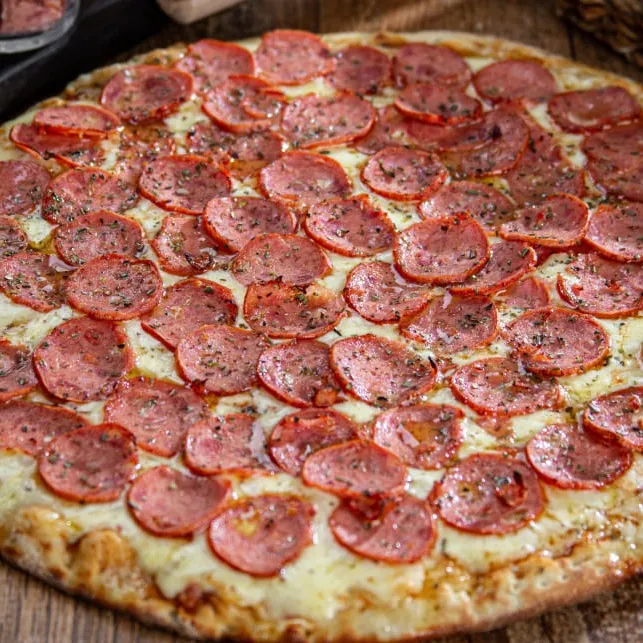 Pizza Calabresa — Promoção do Mês